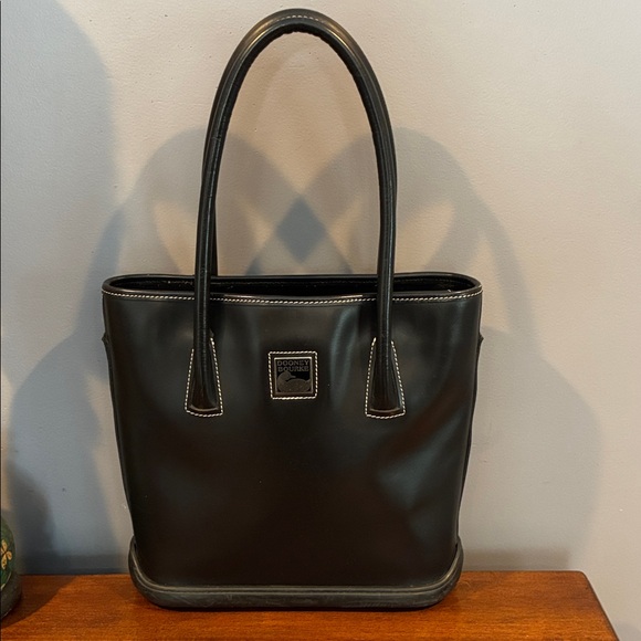 Dooney & Bourke Handbags - Dooney & Bourke Black Leather Handbag